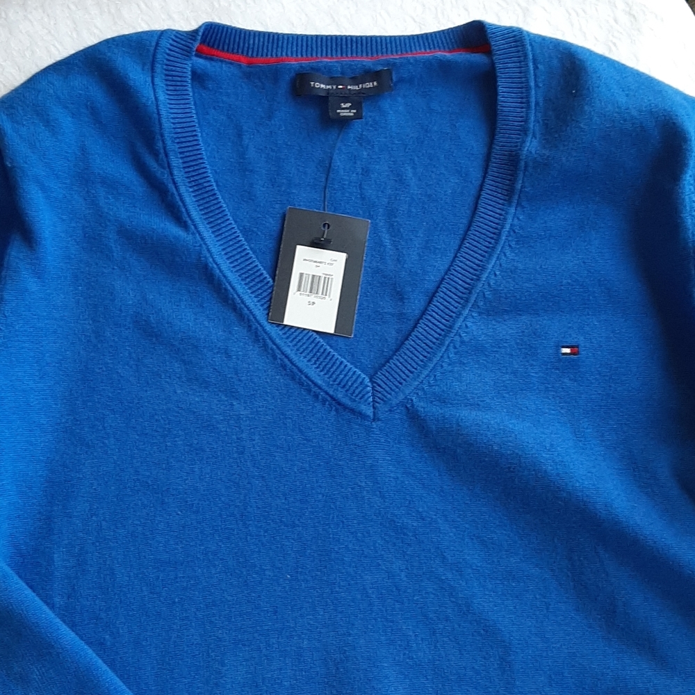 Tommy Hilfiger NWT sweater - Picture 2 of 2